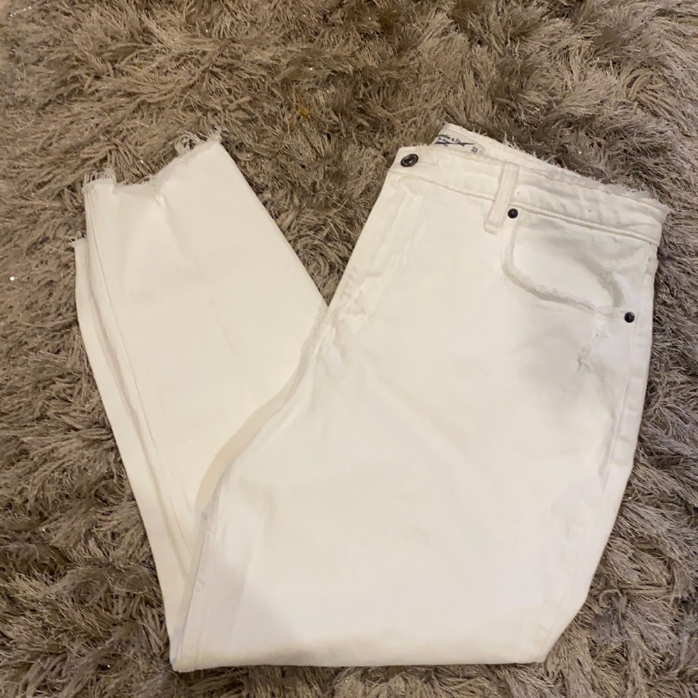 ABERCROMBIE CURVE LOVE MOM JEANS